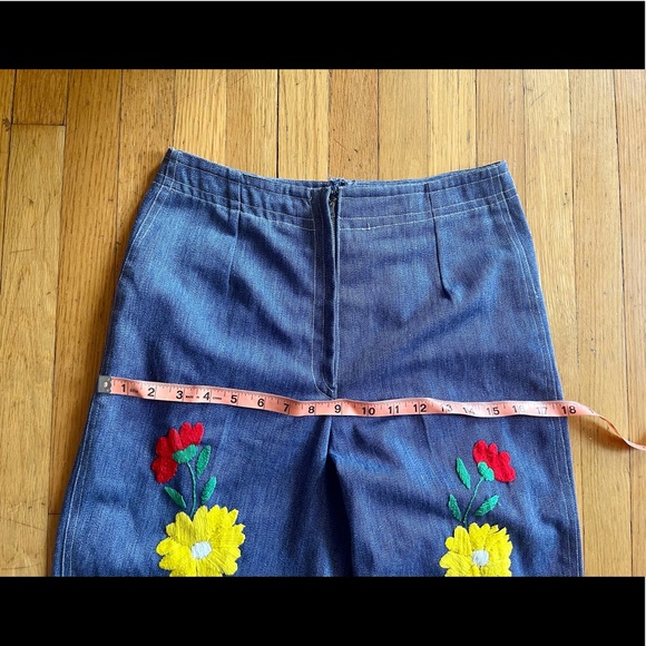 SOLD | 70s Vintage Floral Embroidered Ricardo Acapulco Bell Bottom Jeans - Picture 11 of 13